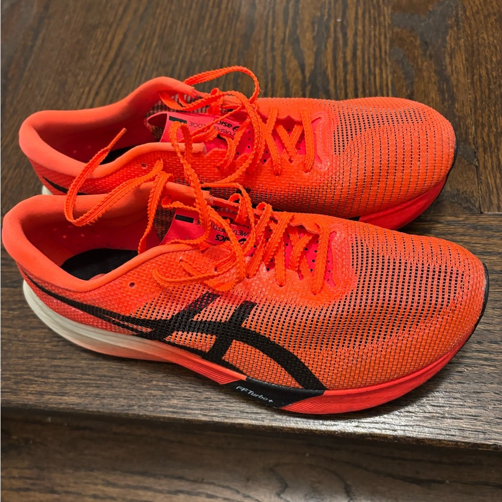 ASICS Metaspeed Edge Paris.